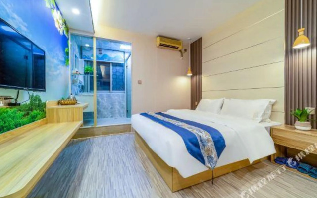 Longhua Business Hotel