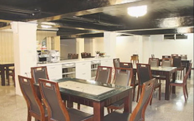 Four Seasons Duke Hostel