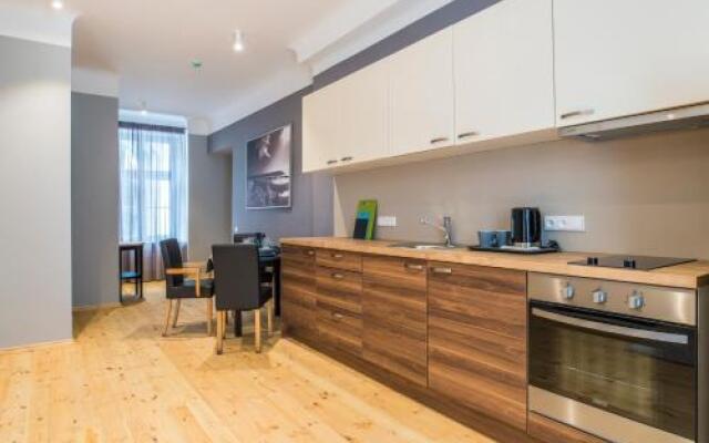 Colonel Suites & Apartments