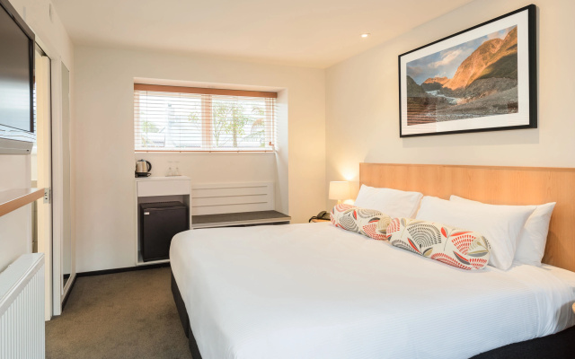 Heartland Hotel Glacier Country – Guest Rooms – Fox Glacier