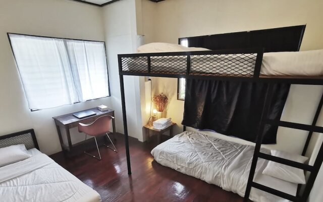 ATOM Poshtel - Hostel