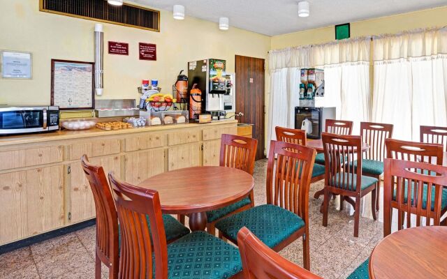 Howard Johnson Express Inn - Claremont