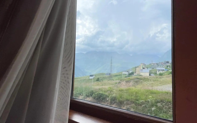 Khizina Rezo | REZO HUT