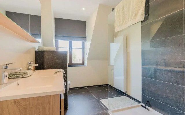 Chic Villa in Comines-warneton With Garden