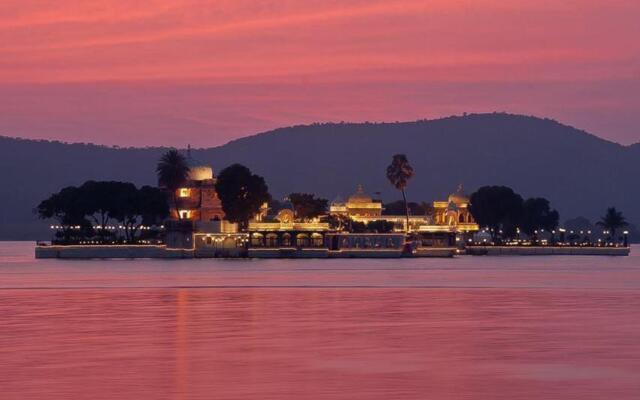 Jagmandir Island Palace