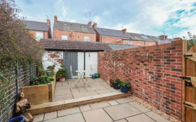 Cottage Style 3 bedroom House - Close to City centre & The Peaks