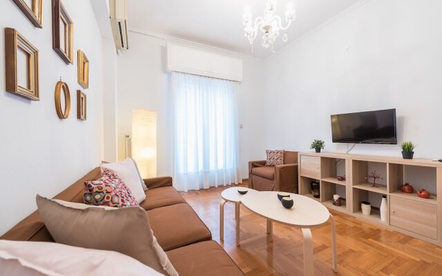 Elegant Koukaki Apartment  by Cloudkeys