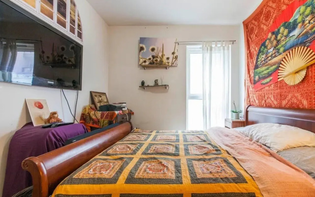 Amazing Riverside Boheme Home in SW London!