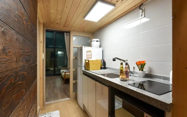 Yeosu Chunghong Pension