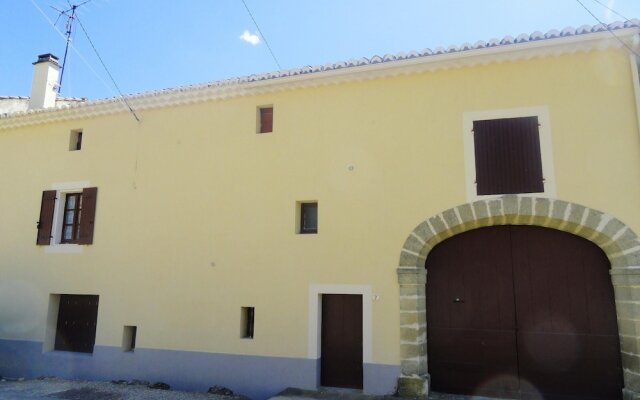 House With 2 Bedrooms in Saint-laurent-la-vernède, With Enclosed Garde