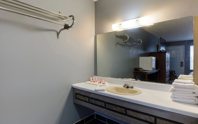 OYO Hotel Branson MO-165