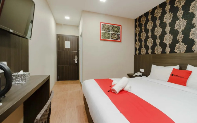 RedDoorz @ Hotel Novanda
