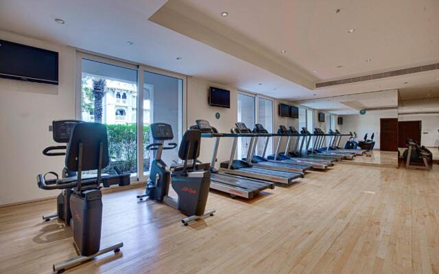 TAJ 5* Palm Jumeirah apartment with beach access