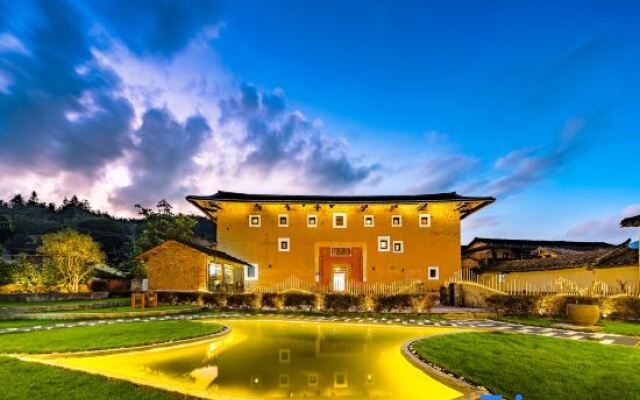 Xinsu Changrong Tulou Cultural Homestay (Yunshui Ballad Shop)