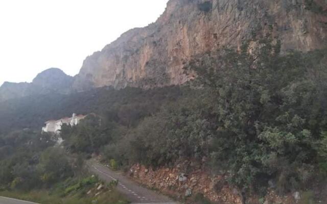 East Red Rock and View Leonidio maisonette studio