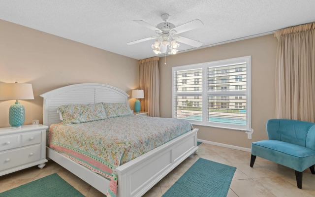 Sea Coast Gardens III 208