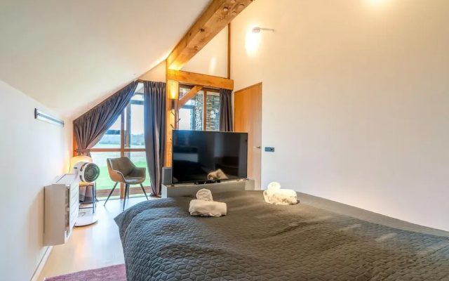 Luxurious and Sustainable 6-person Holiday Villa