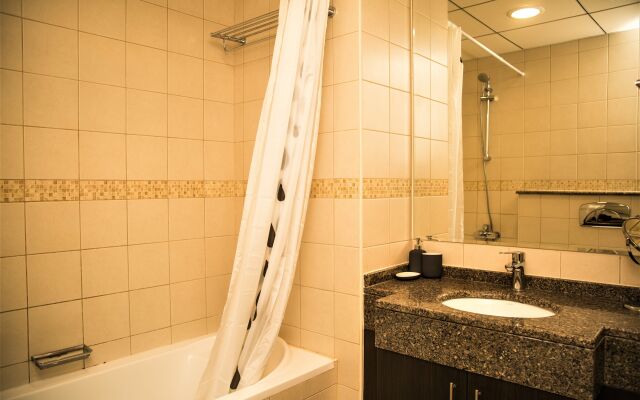 Beautiful Home, Wake Up To Superb Marina Views