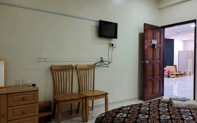 OYO HOME 90764 Coke Guest House