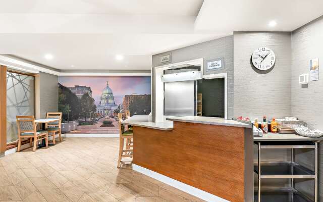 Best Western West Towne Suites