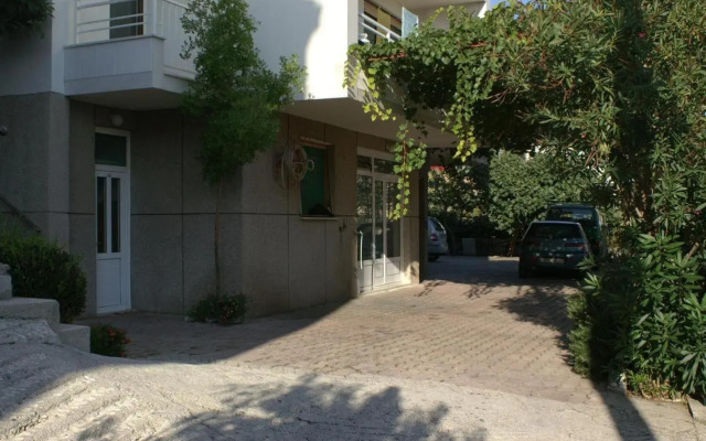 Apartments by the sea Duce, Omis - 945