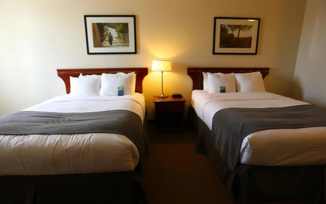 Lakeview Inns & Suites - Fort Nelson - фото 3