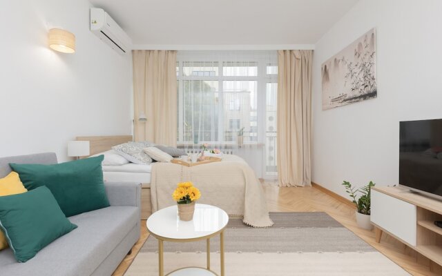 Apartment Wspólna Warsaw by Renters