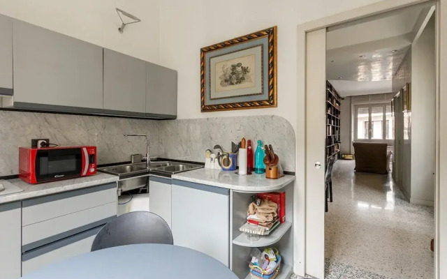 Elegant Apartment Near Duomo