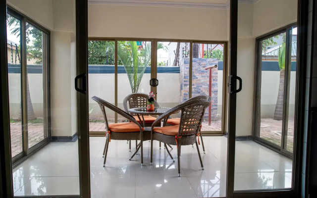 Cheerful and luxurious 4 bedroom villa with a pool.