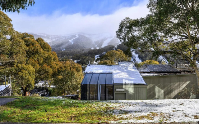 Lantern 1 Bedroom Patio Apartment with alpine view