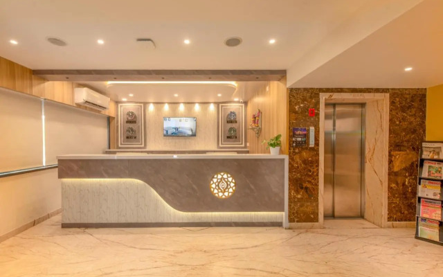 OYO Premium Light House Hill