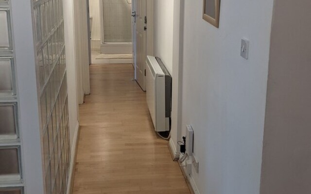 Spacious Modern 2BR Apartment Near City Center
