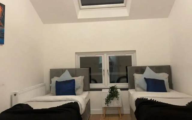 Inviting 2-bed Apartment in Wakefield Charming