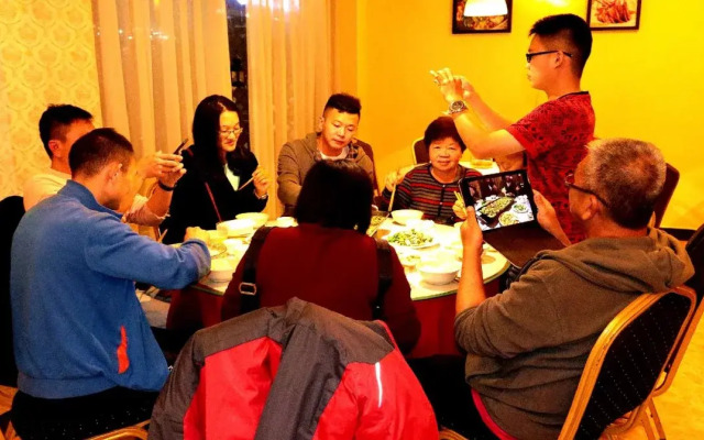 Mount Emei Happy Hotel