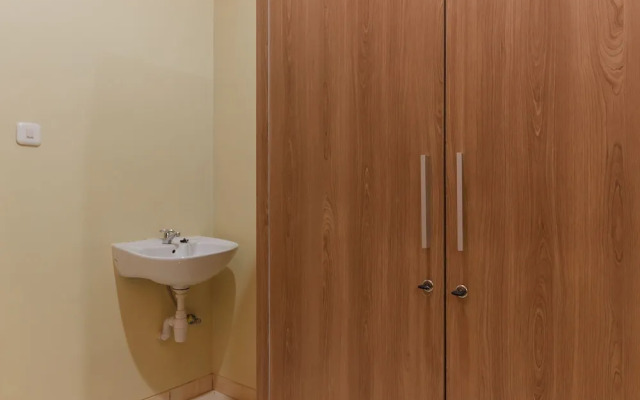 RedDoorz Plus near Pantai Malalayang Manado