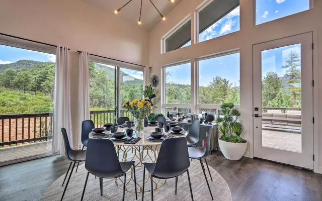 Fire Pit, Deck & Mtn Views: Upscale Pine Cabin!