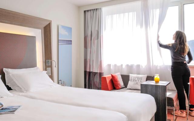 Novotel Lyon Centre Confluence Bord de Saone