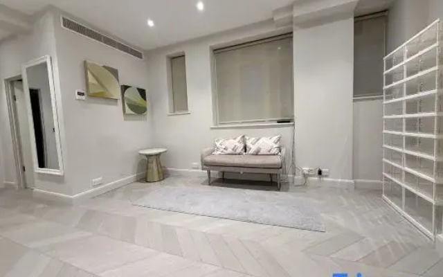 Spacious 3BR Flat in Prime Central London