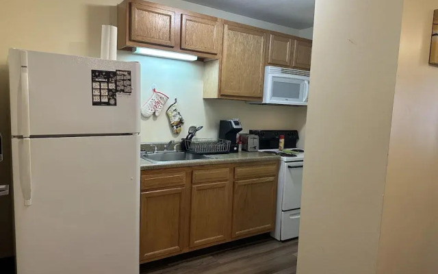 2 Bedroom Downtown Apt Walkable Safe Clean