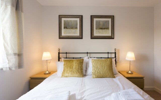 The Rectory Apartment + Free Parking