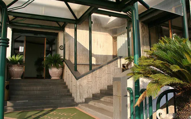 Hotel Cesari