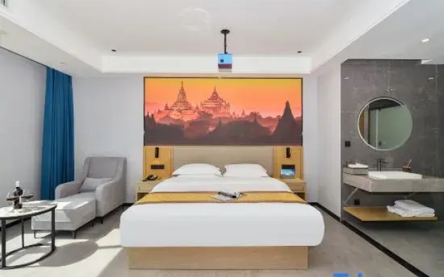 Taiying International Grand Hotel (Dongxing City High-Speed Railway Station Erqiao Port)