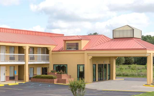 Super 8 by Wyndham Madison/Ridgeland Area