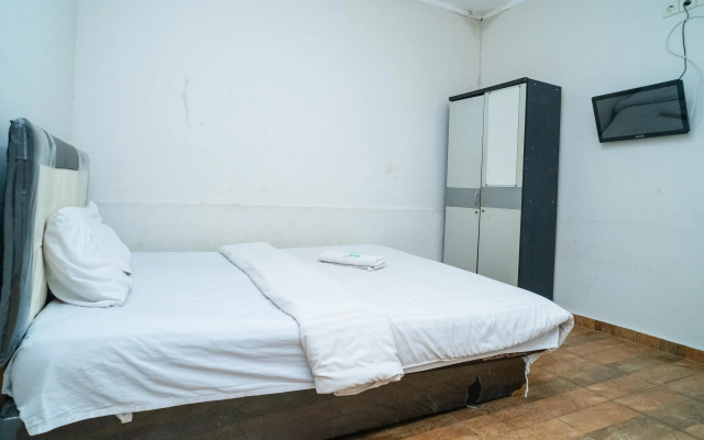 77 Guest House Serpong RedPartner
