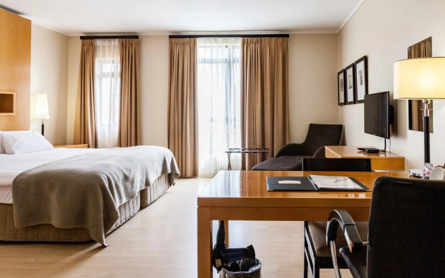 Island Club Hotel & Apartments