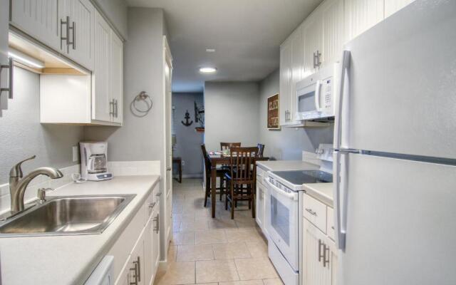 Courtyard #111 Condo