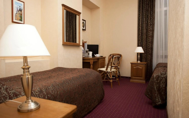 Monte Kristo Hotel