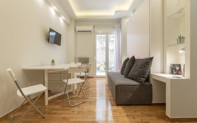Cozy Flat with Terrace & Patio, next to Lycabettus