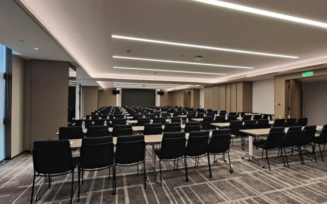 Wanda Moments Urumqi Railway Station