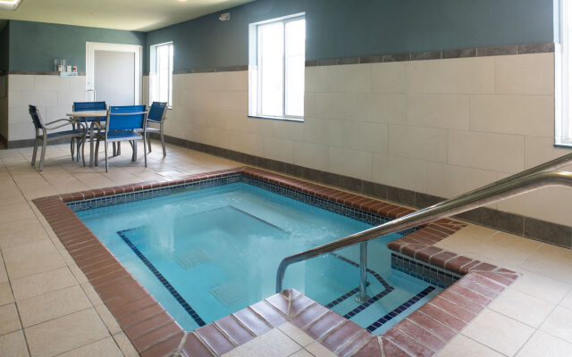 Holiday Inn Express Hotel & Suites Burlington by IHG